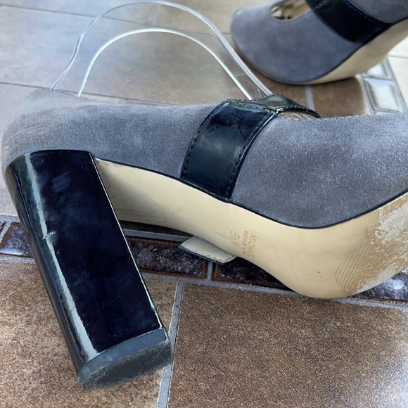 MICHAEL Michael Kors Open Toe Grey and Black Chunky Heels - Picture 6 of 11